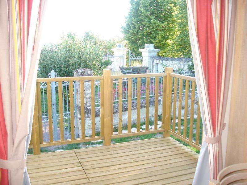 Villa Les Roulottes De Cuzay Roiffé Habitación foto