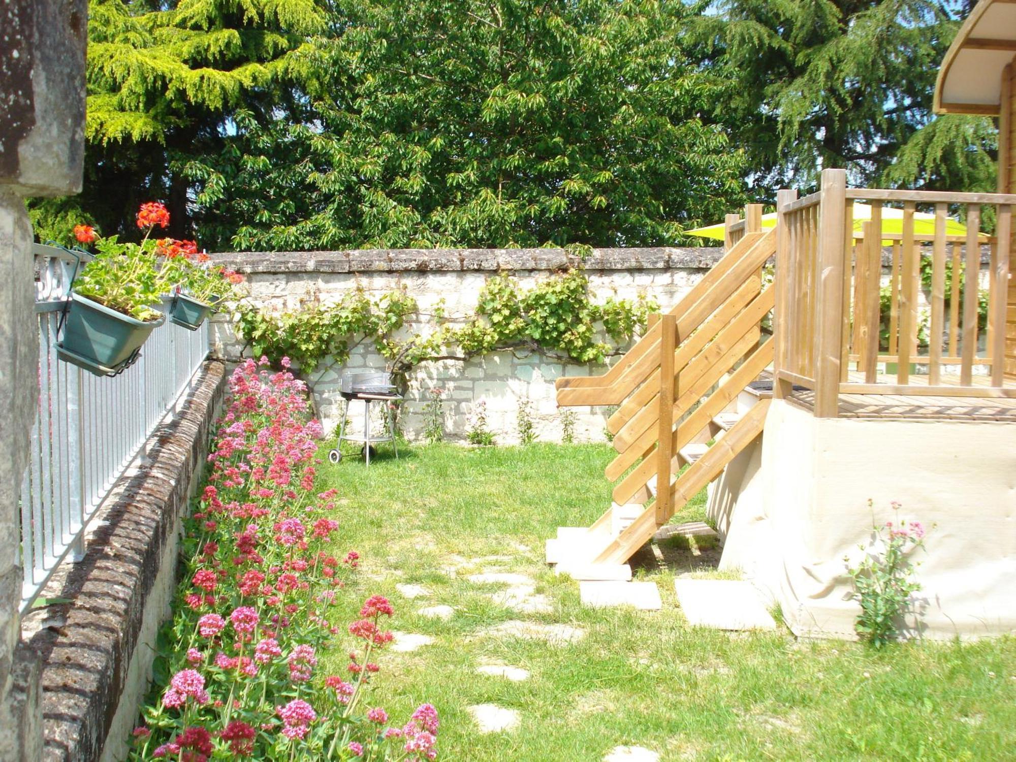 Villa Les Roulottes De Cuzay Roiffé Exterior foto